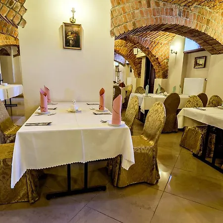 Hotel Dwor Stary Chotow Kalisz