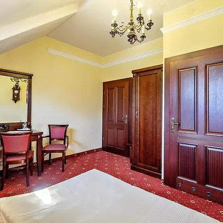 Dwor Stary Chotow 3*