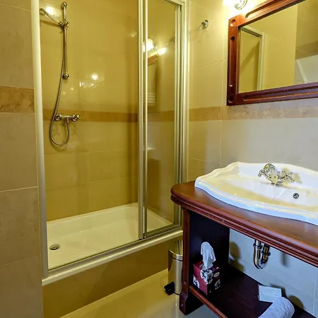 Hotel Dwor Stary Chotow Kalisz