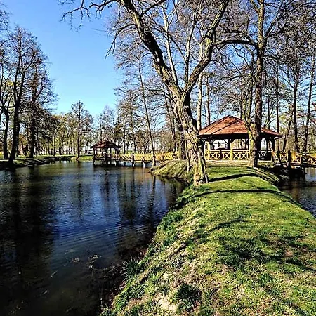 Dwor Stary Chotow Готель 3*