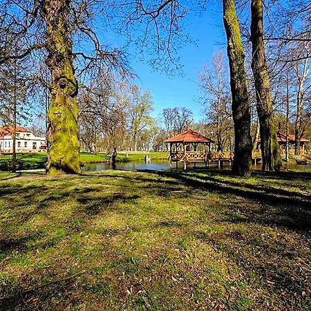 Dwor Stary Chotow Готель 3*